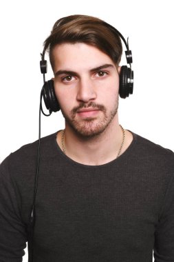 yakışıklı delikanlı müzik 