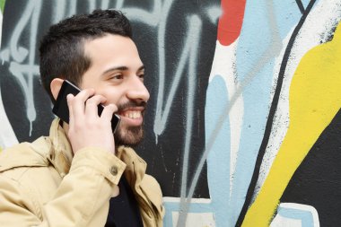 Evet genç latin adam.