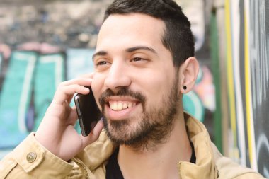 Evet genç latin adam.