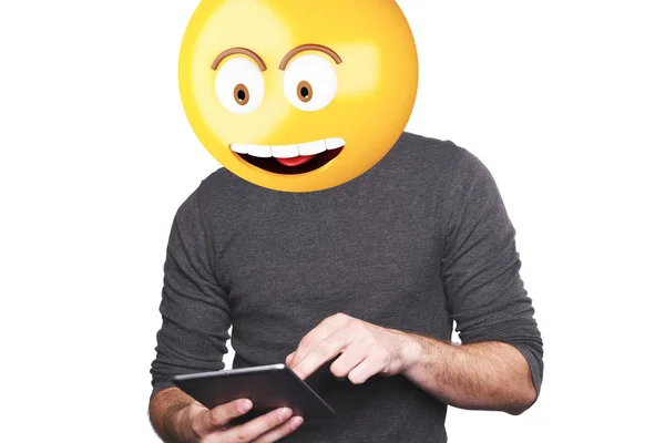 Emoji fejét az ember használ digitális tabletta. — Stock Fotó