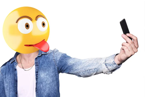 Emoji cabeça homem tomando selfie . — Fotografia de Stock