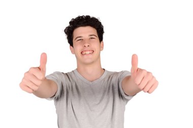 Tamam jest yapan genç latin erkek.