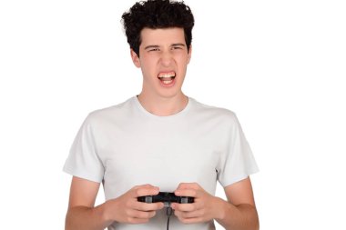 video oyunları oynarken adam.