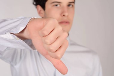 başparmak olan adam.