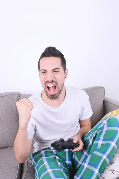 Homme jouant à des jeux vidéo . — Photo