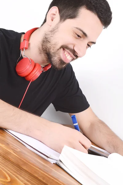 Mann lernt mit Tablet. — Stockfoto