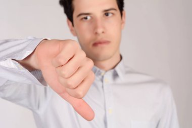 başparmak olan adam.