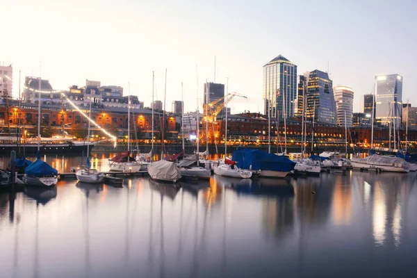 Puerto Madero stadsdelen i Buenos Aires. — Stockfoto