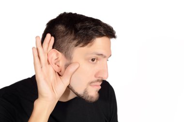 Adam bir şey dinleme.