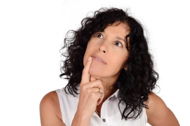 Düşünceli kadın. İzole beyaz arka plan.