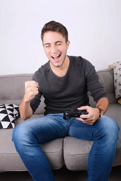 Muž hraní videoher. — Stock fotografie