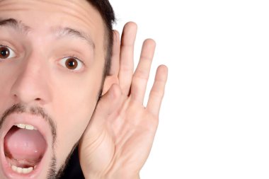 Adam bir şey dinleme.