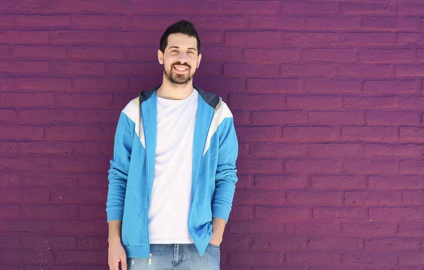 Retrato de un joven latino . — Foto de Stock