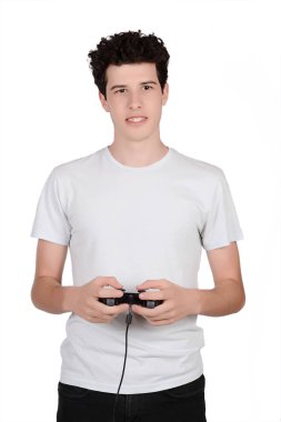 video oyunları oynarken adam.