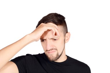 Genç adam için endişe.