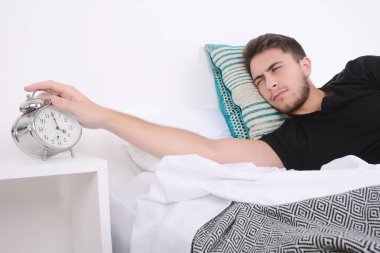 adam ile çalar saat.