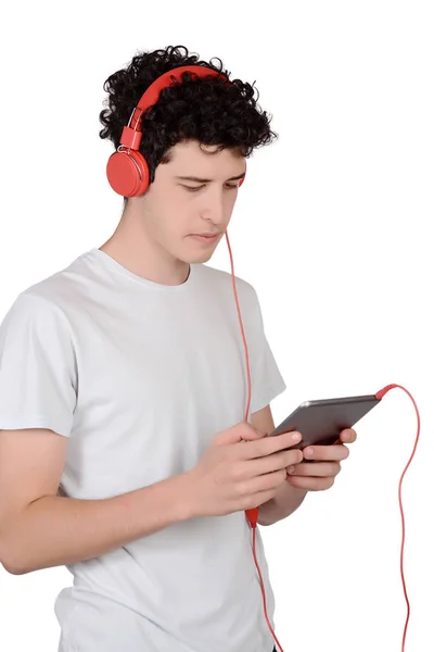 Hombre escuchando música con tablet . —  Fotos de Stock