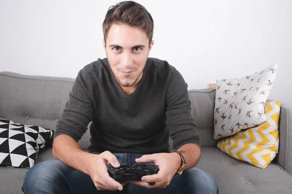 비디오 게임을 재생 하는 남자. — 스톡 사진