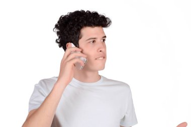 Telefonda konuşan adam..