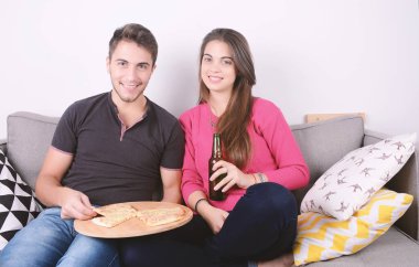 Kaç bira içme ve pizza yemek.