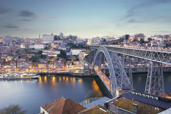 Pont de Dom luis et rivière Douro, Portugal . — Photo