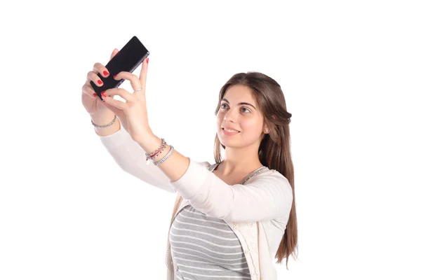 Mujer tomando selfie con smartphone. —  Fotos de Stock