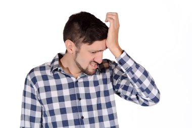 Genç adam için endişe.