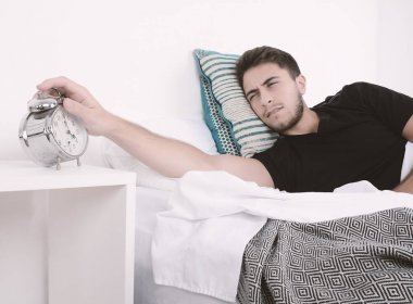 adam ile çalar saat.