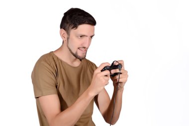 video oyunları oynarken adam.