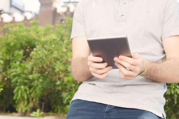 Man using digital tablet. — Stock Photo, Image