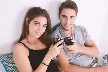 Yatakta kaç içki şarap.