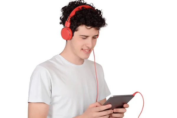 Homem ouvindo música com tablet . — Fotografia de Stock