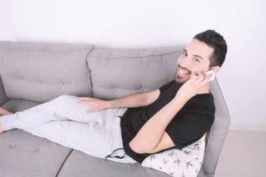 Telefonda Konuşan Adam.