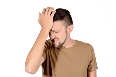 Genç adam için endişe.