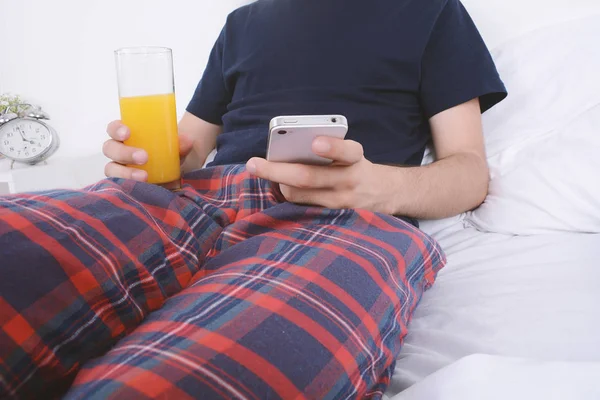 Kahvaltı ve istimal telefon adam.