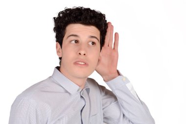 Adam bir şey işitme.