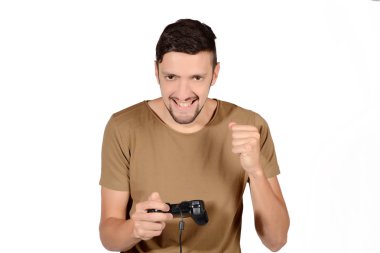 video oyunları oynarken adam.