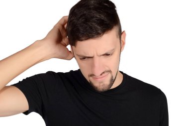 Genç adam için endişe.