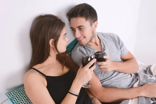 Yatakta kaç içki şarap.