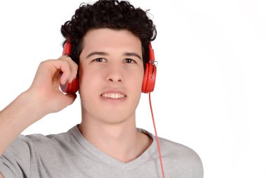 Müzik dinleyen adam..