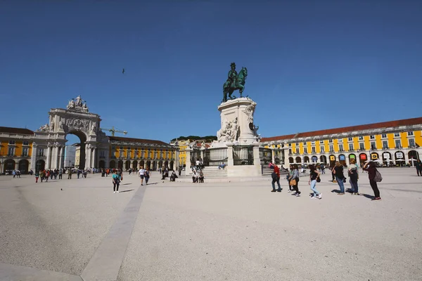 Ticaret kare (Praça Comercio) üzerinde 29 Mart 2017 yılında Lis