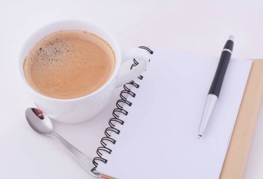 Kahve ile not etmek.