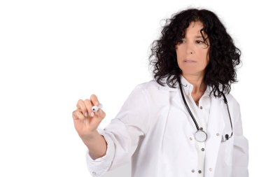 Kadın doktor marker ile yazma.