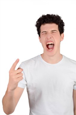 Bağırarak genç bir adam portresi