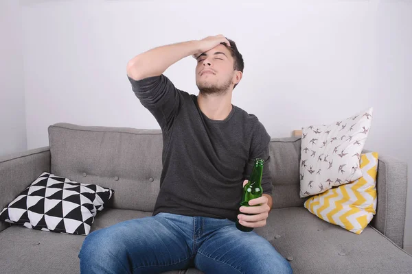 Uomo guardando tv sport , — Foto Stock