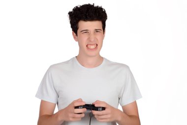 video oyunları oynarken adam.