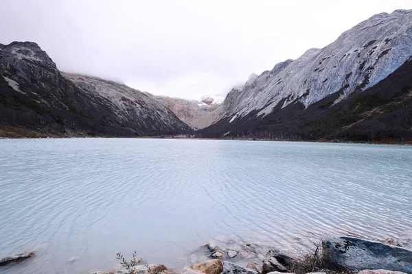 Emerald lake (Laguna Esmeralda) in Ushuaia. — Stock Photo, Image