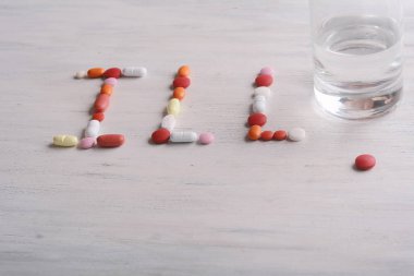 Kelime kötü ilaçlarla yapılan.