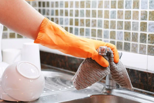 Hand with gloves wiping stainless steel sink with cloth — Stock Photo, Image