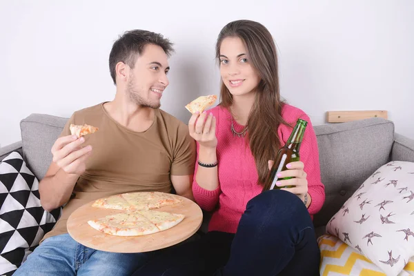 Kaç bira içme ve pizza yemek.